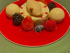 覆盆子香草凤梨慕斯-弦月窗LUNETTE BY AMANDA(复兴路店)