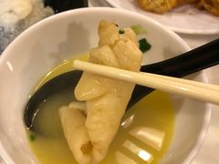 浓厚原只鸡煲花胶汤-鲜入围煮花胶鸡海鲜火锅