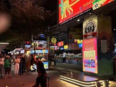 -三亚火车头万人海鲜广场