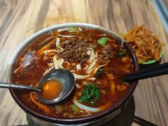 -丽虹云南过桥米线(兴工街店)