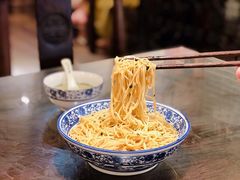 开洋葱油拌面-裕兴记•蟹黄面馆(人民广场店)