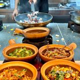 万宁这家……座无虚席！！还是这种烟火气小店🔥