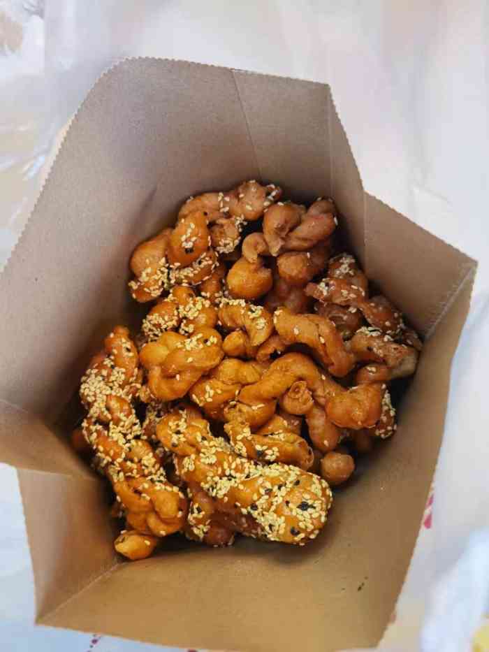 唛秆绳老街油赞子(锡惠公园店)-"惠山古镇里面小吃真的超级多,但是