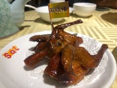 招牌烤乳鸽-石岐佬中山菜馆(张溪店)