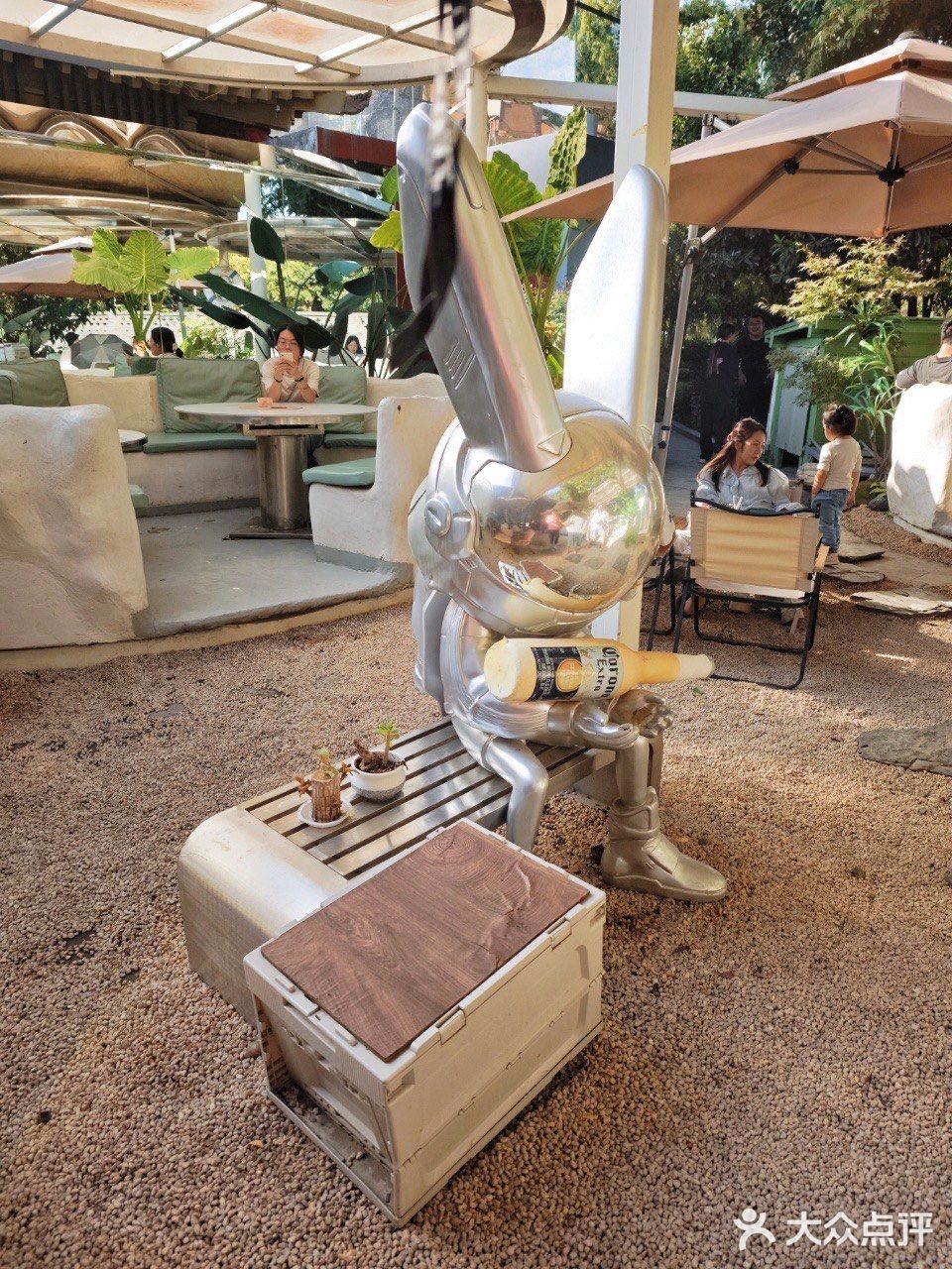 🍰问爆了！就在护城河边儿的咖啡店！✨