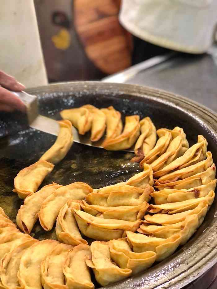 李记清真馆(打钉巷店)-"锅贴是至今吃过最好吃的一家,很酥香!牛杂.