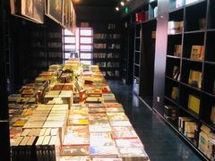 -钟书阁(松江泰晤士小镇店)