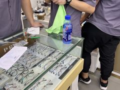 -美式眼镜·授权蔡司.依视路.尼康.豪雅.明月(人民广场店)