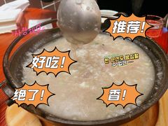 -何妹湿辣牛肉·粤式烧烤砂煲(桂雅路店)