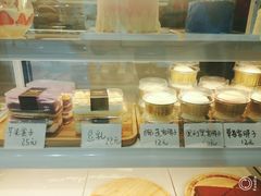 面包甜点陈列柜-洪小凡(钱塘明月店)