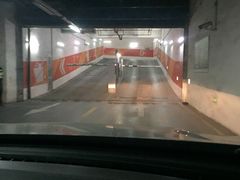 -悠方地下停车场