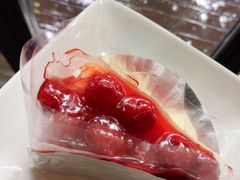樱桃芝士蛋糕-莓园冰淇淋店