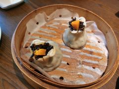咸蛋黄乌米烧麦-佬泰丰斋· 乌镇茶食餐厅