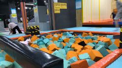 -蹦贝运动中心·蹦床·攀岩·闯关(龙岗店)