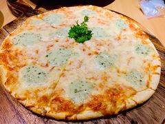 欧式混合pizza-Lia Cafe Bar Restaurant松山咖啡屋