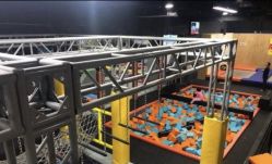 -蹦贝运动中心·蹦床·攀岩·闯关(龙岗店)