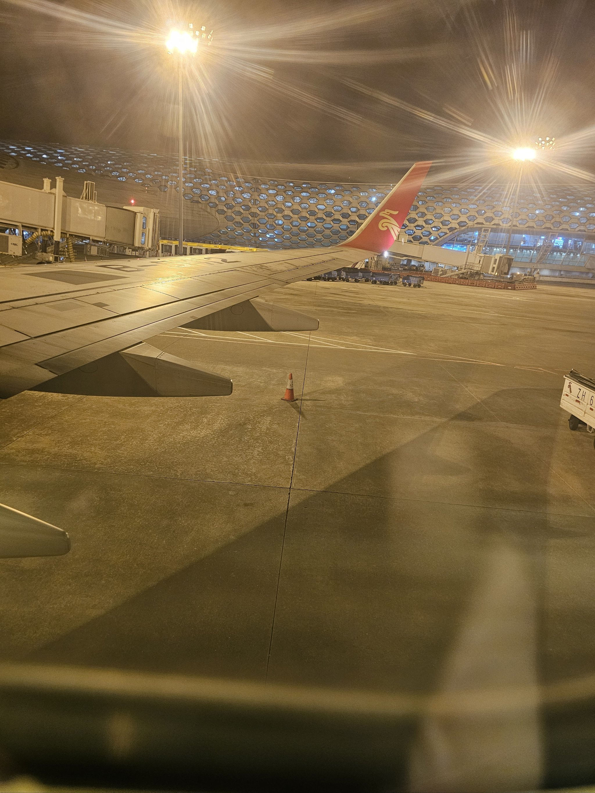 飞机夜景真好看呀!