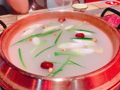 -虾弄弄海派小龙虾·牛羊蝎子火锅