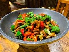 -老滇山寨•云南特色菜•地方菜•民族风情歌舞表演(金碧店)