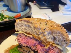 香浓蘑菇牛肉汉堡-bluefrog蓝蛙(恒隆广场店)