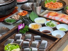 -围炉肉舍•炭烤活鳗•丹东海鲜烤肉(步行街店)