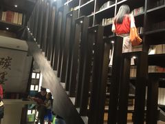 -钟书阁(松江泰晤士小镇店)