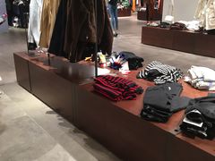 -URBAN REVIVO(高德置地广场·春广场店)