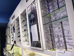 -提一眼镜·蔡司·依视路(小寨店)