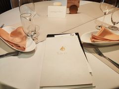 餐具摆设-Oyster Talks 四度蚝法餐厅