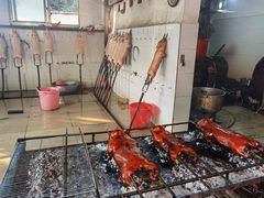 -黄记四更烤乳猪店