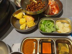 -草家酱蟹炭火烤肉店(珲春南路一店)