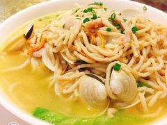 鸡汤手工鱼面-龙桥私厨·姜花菊花过桥鱼·顺德菜(容桂店)