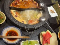 -宽板凳老灶火锅(台湾街店)