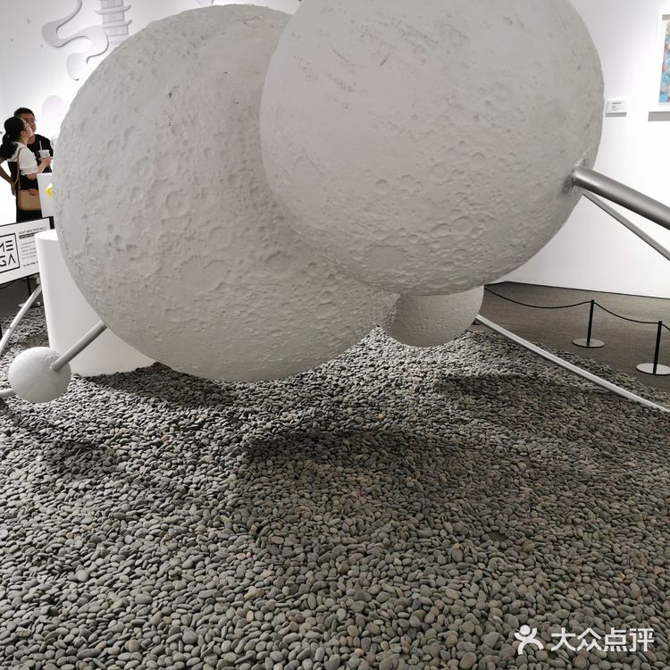 IFS国金中心DIMOO环游星海