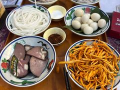 -刘姐啤酒鱼民族演艺餐厅(西街总店)