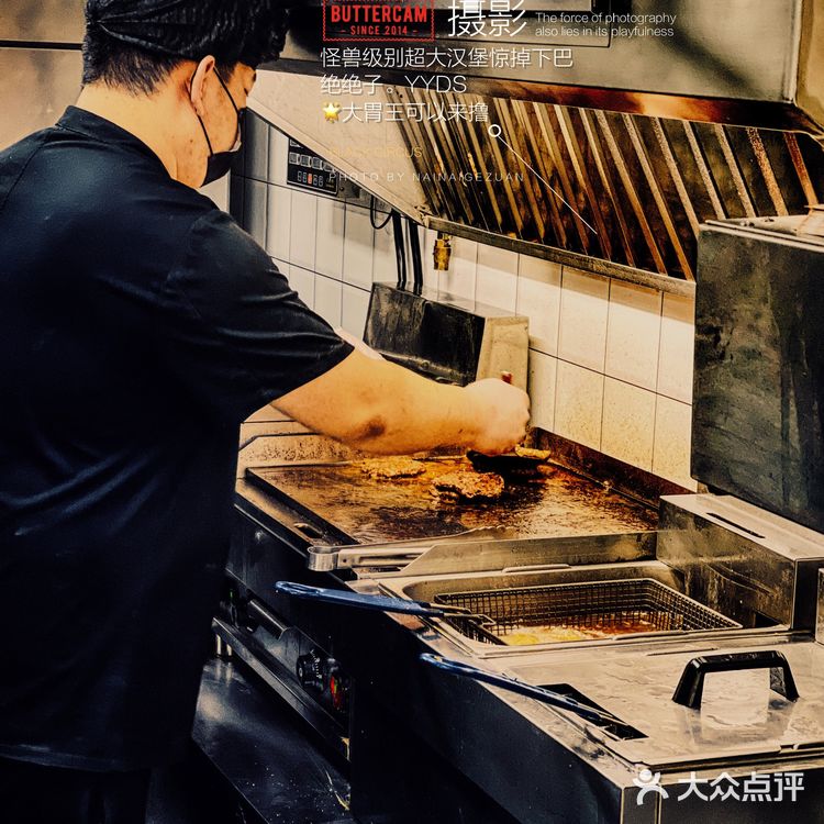 号称北京南城最挤人🍔一抵三的巨型汉堡
