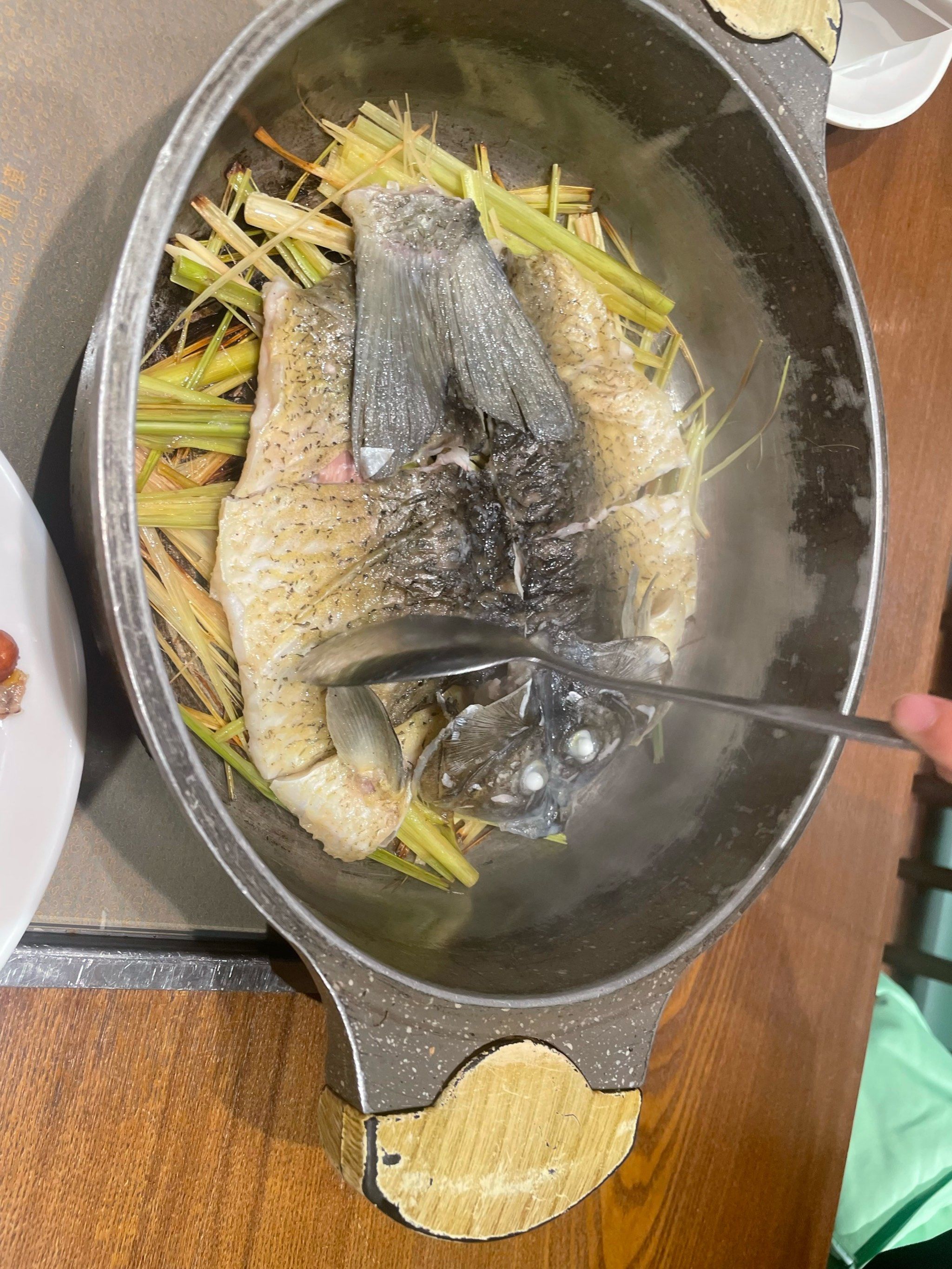 清新鲈鱼上桌咯