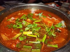 -野山舂·贵州现舂酸汤火锅(鸿通城店)