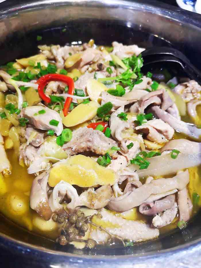 陈三娃泡姜鸡(水司店)-"店确实有些老了啊,很多年没装修了,进去看.