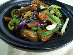 特色鱼香茄子煲-源海渔村·现捞海鲜(大角湾店)