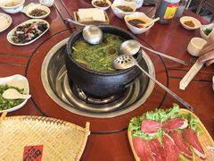 -鲁朗纳麦石锅鸡庄园