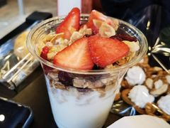 酸奶巴菲杯-OUR Bakery(三里屯太古里店)