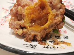 鸭蛋黄狮子头-梅飞酒家(名辉豪庭店)