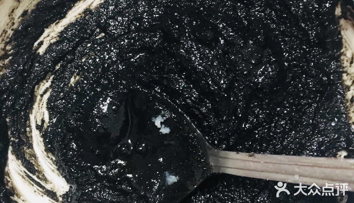 黑芝麻酱+白糖+黄油，比例大约是是