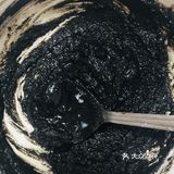 黑芝麻酱+白糖+黄油，比例大约是是