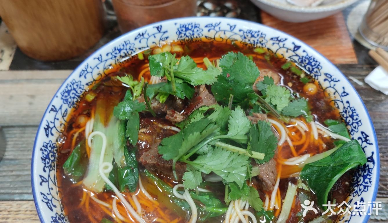 空港廣場市場旁的寶藏麵店
