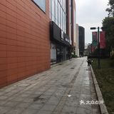 樱花咖啡就没那么爱了… 可能冰的会好喝点吧…