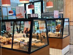 面包甜点陈列柜-Dough&Joe团憩(瑞虹天地月亮湾店)