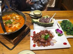 -老滇山寨•云南特色菜•地方菜•民族风情歌舞表演(金碧店)