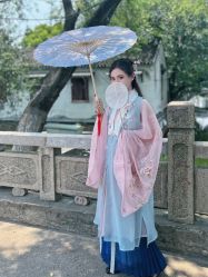 -一揽芳华汉服旗袍体验馆(拙政园店)